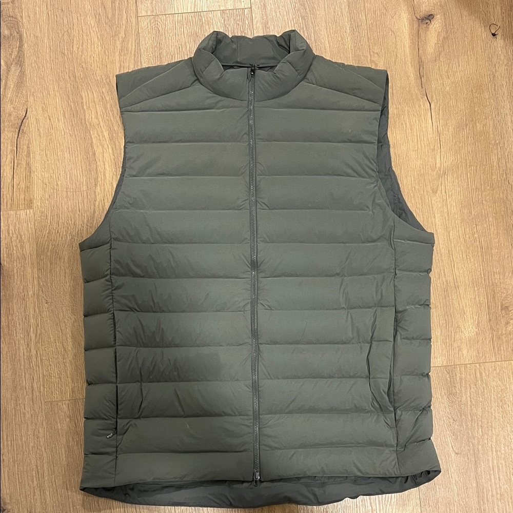 Lululemon Men's Olive Puffer Vest